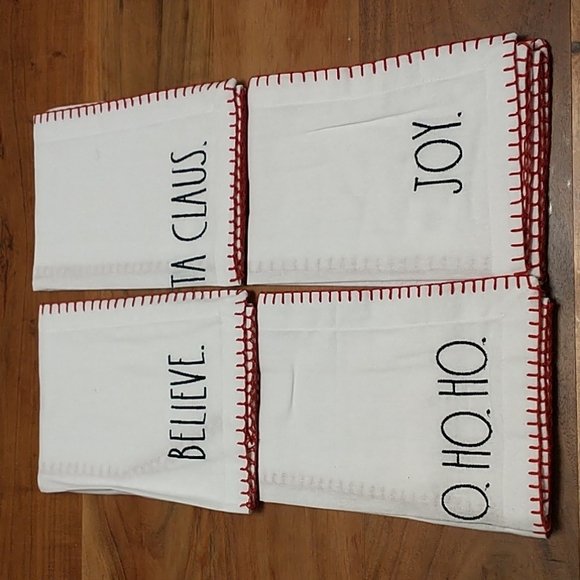 NWT🧑‍🎄RAE Dunn SET OF 4 EMBROIDERED NAPKINS18 IN X 18 IN - Picture 2 of 7